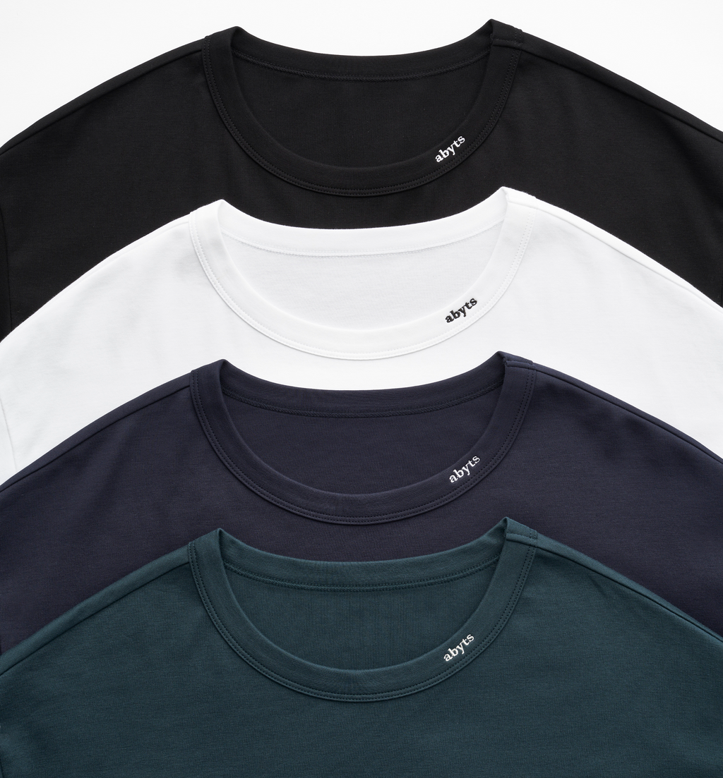 佐藤健 ABYTS NECK MINI LOGO T-SHIRT NAVY-